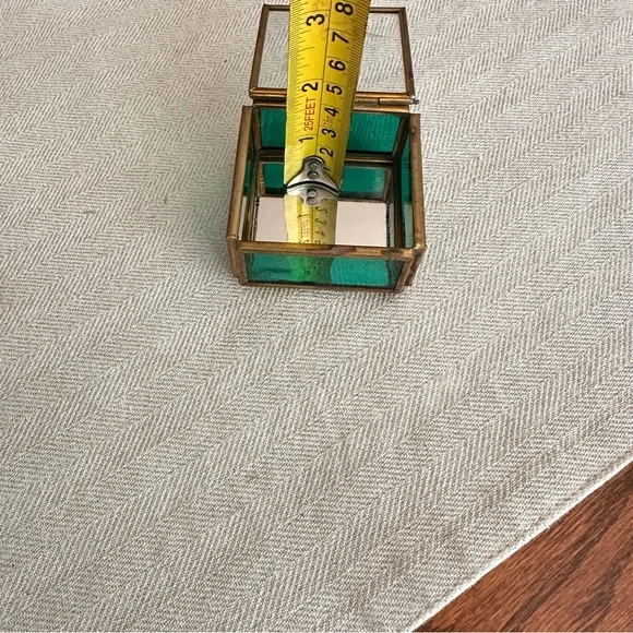 Elegant Green Glass and Gold Accent Box - Picture 5 of 9